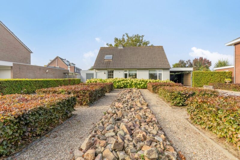 Muggenhol, VELDHOVEN