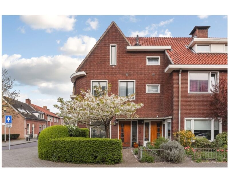 Pastoor Van Leeuwenstraat in Helmond